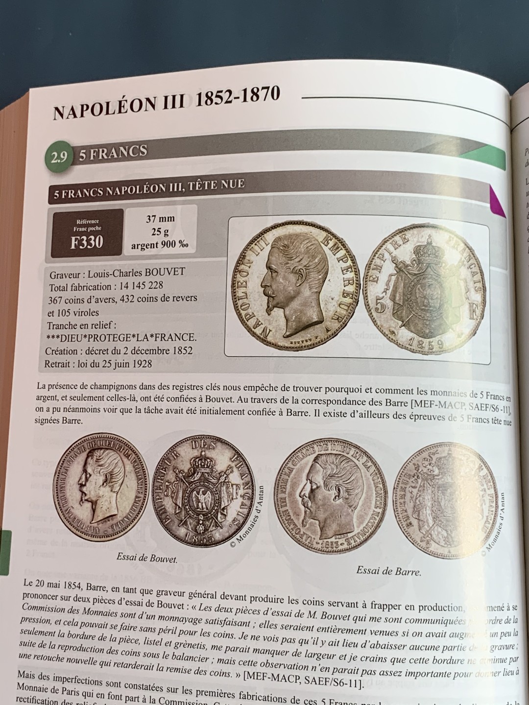 《竞宝斋》第43场-本周日，周一2场连拍（全场顺丰包邮） 精装本 法国2019钱币目录 从造币工艺，雕刻师，标识标志，细分版别都有详尽的分类 厚达1126页！可谓是法币的百科全书，难得