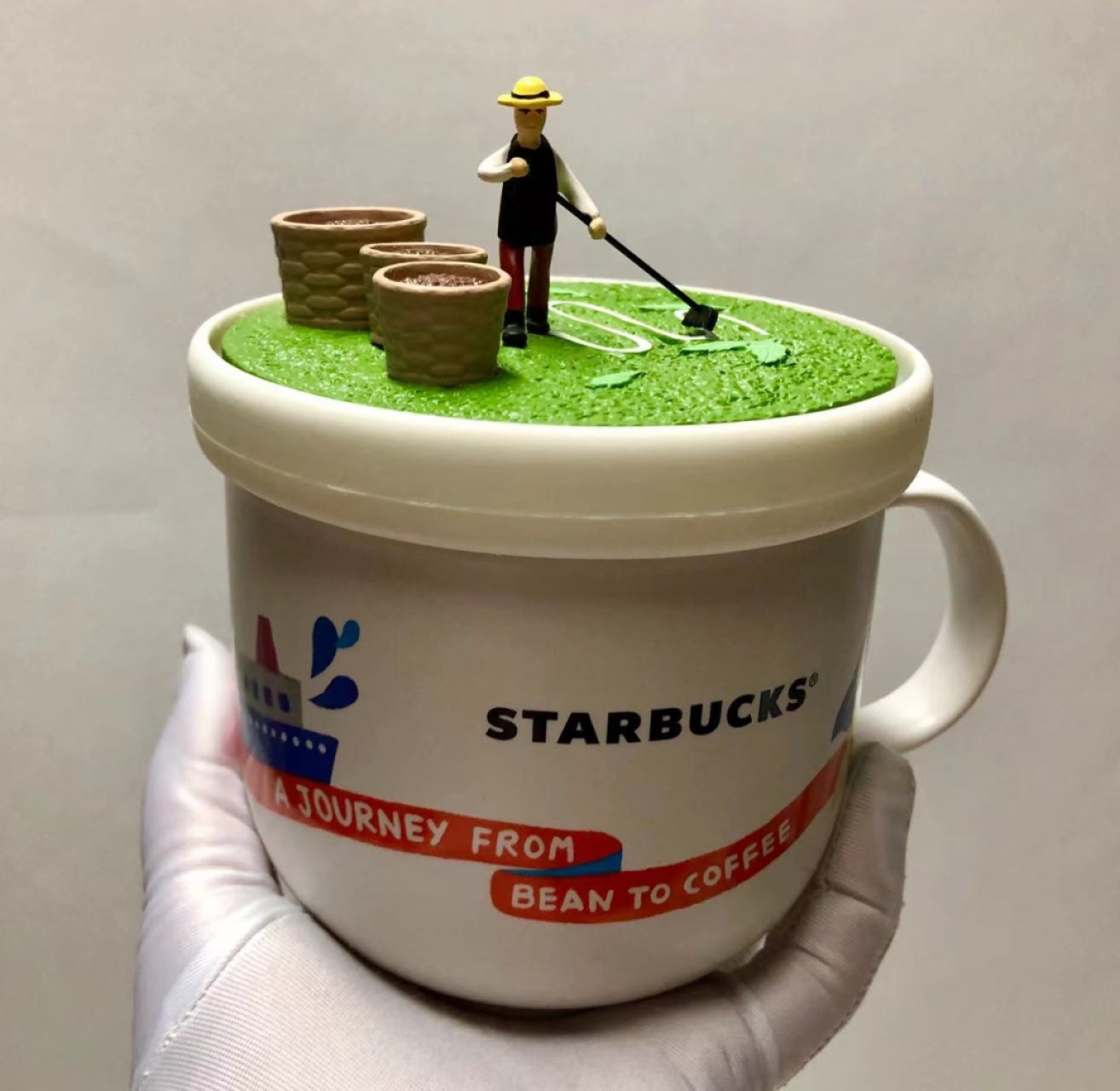 零元拍：原品全新星巴克咖啡种植文化马克杯。杯盖独特的设计，让您在享受咖啡带给您温暖的同时，还能和朋友一起探讨咖啡的文化，无论是收藏还是馈赠朋友，都是很好的选择。