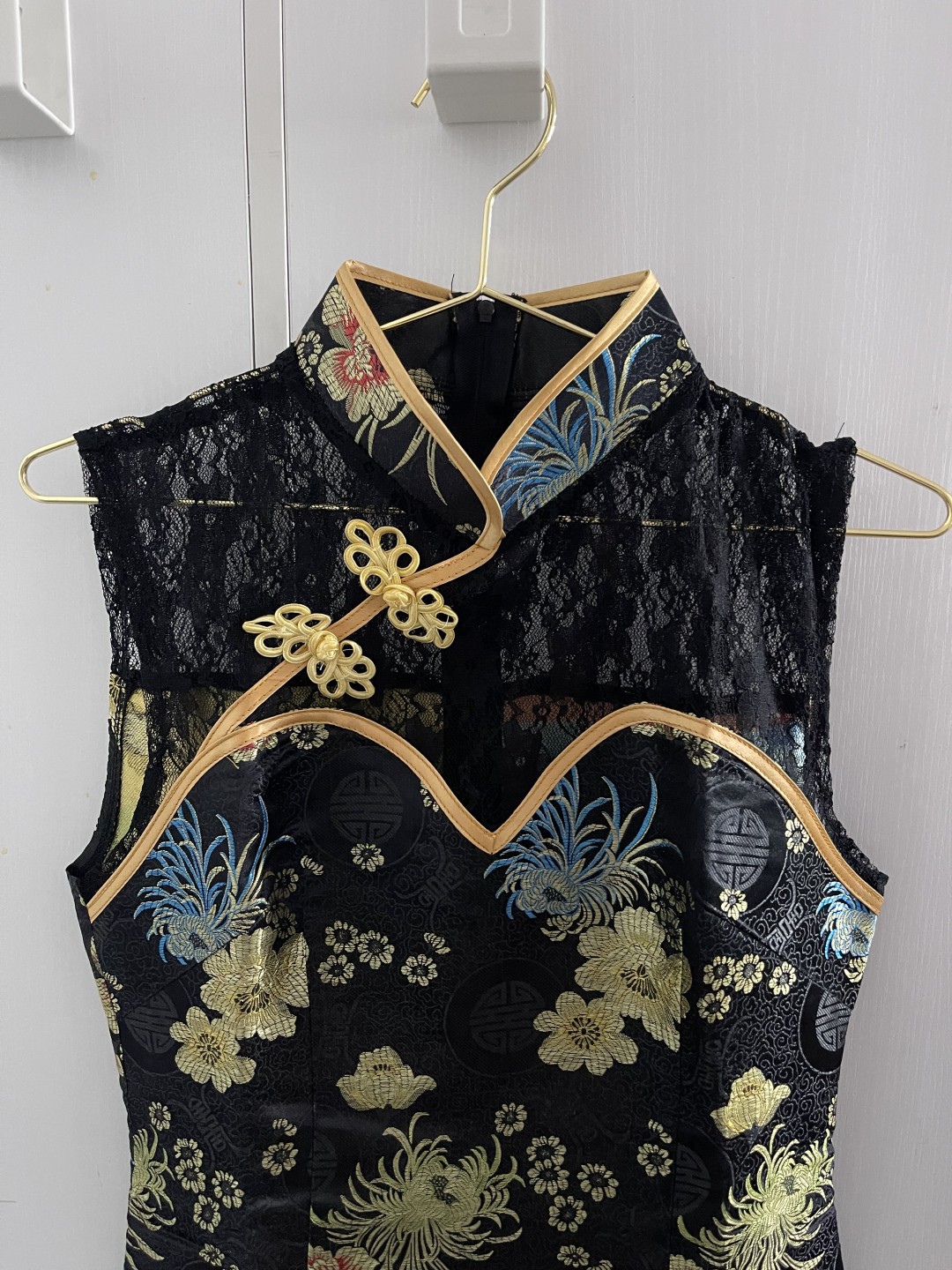 零元拍：真正顶级收藏品：波多野结衣旗袍主题套装，内含亲穿旗袍与内衣3件套+亲签拍立得3枚，共六件收藏品，该造型藏品仅一套，one of one，日本粉丝见面会发布产品，带产品说明发布日期等说明，仅此一套，错过没有，终极毕业收藏