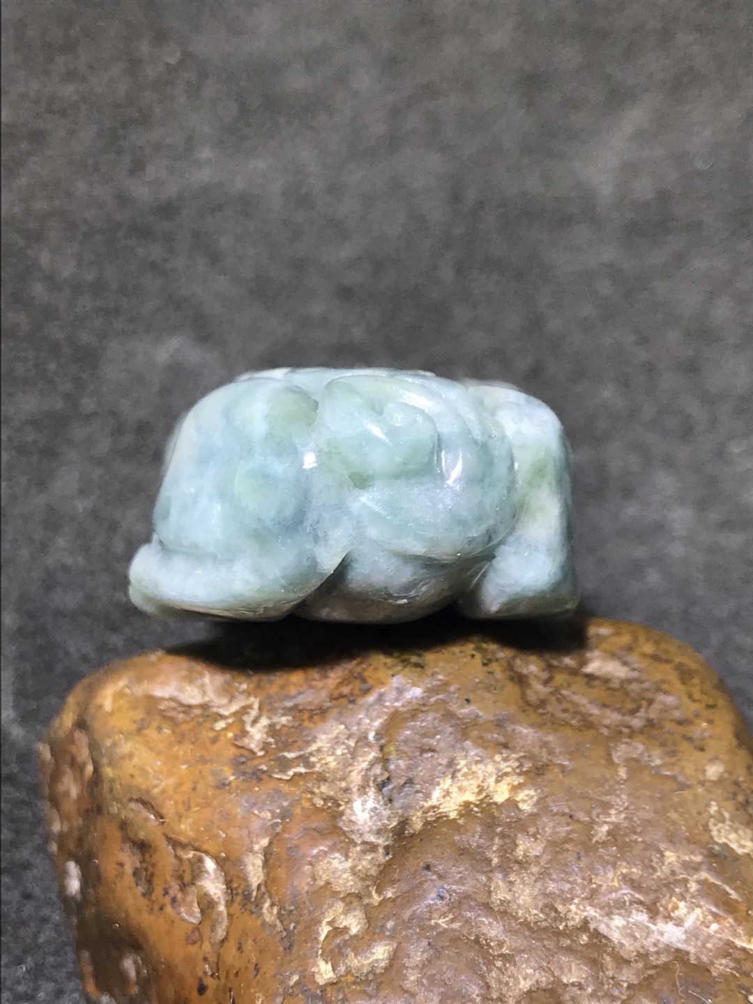 天然A货翡翠老油绿雕刻貔貅一个！