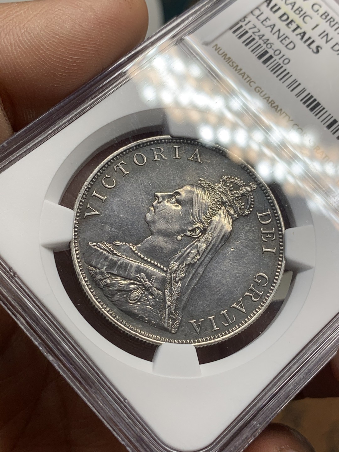 《竞宝斋》第44场-本周日，周一2场连拍（全场顺丰包邮） NGC严评 AUD1887英国维多利亚4S双弗罗林，昙花一现的面值（仅在1887-1890年间铸造，此后再未铸造发行），细节深峻，黑漆古包浆，年份日期阿拉伯数字1