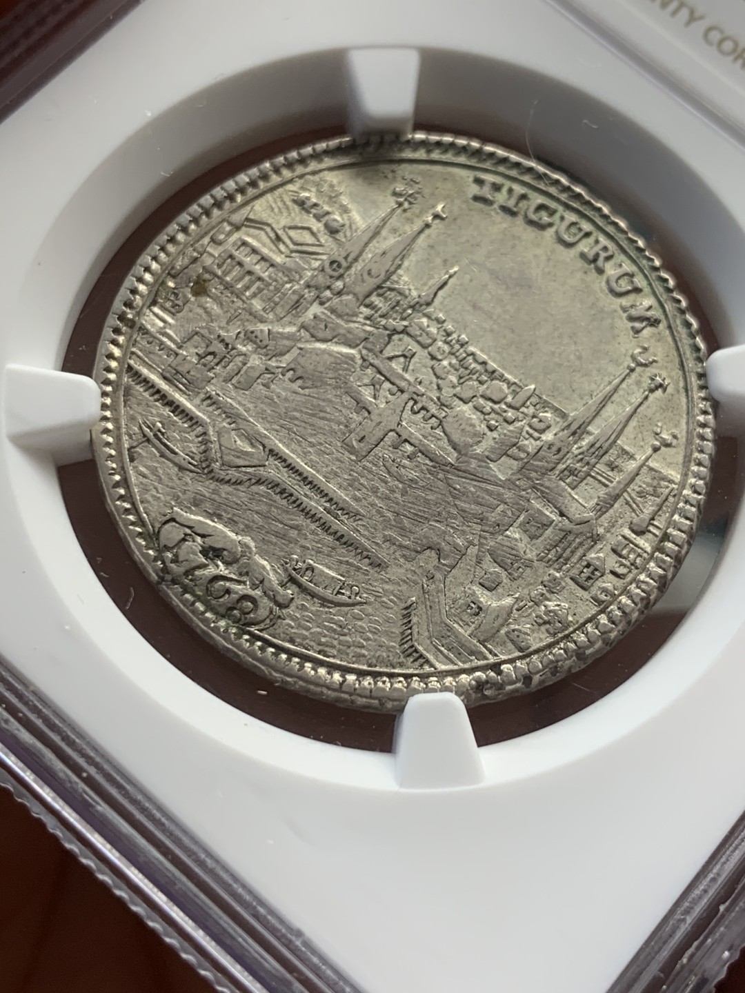 《竞宝斋》第44场-本周日，周一2场连拍（全场顺丰包邮） 1768年瑞士苏黎世景观1/2泰勒银币（小狮子持剑）NGC AU50 景观面、狮子细节都相当不易