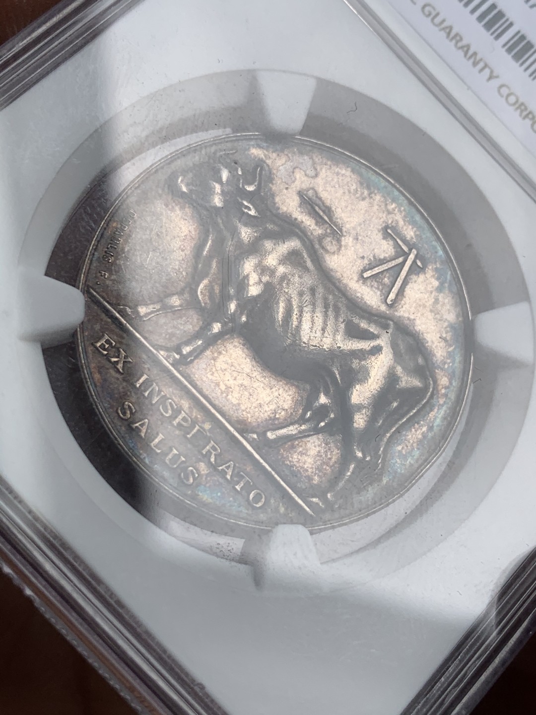 《竞宝斋》第44场-本周日，周一2场连拍（全场顺丰包邮） NGC AU58 法国1814年 接种牛痘纪念银章 直径33mm，黑包浆，环彩，高浮雕