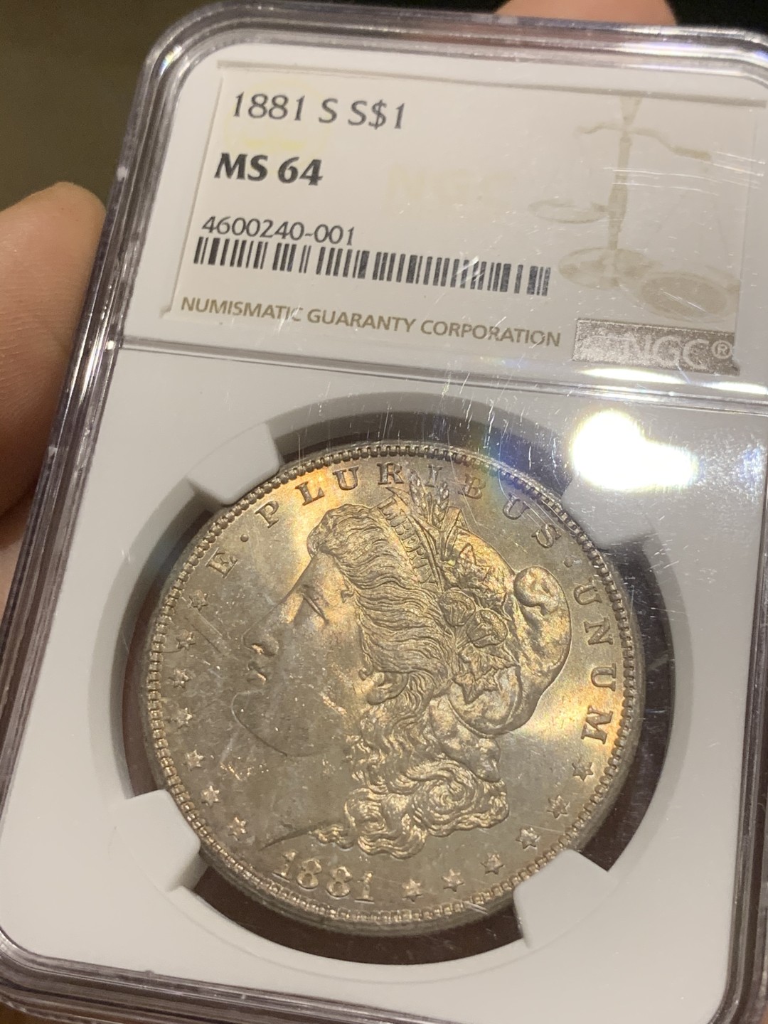 《竞宝斋》第44场-本周日，周一2场连拍（全场顺丰包邮） NGC-MS64 美国  1881年 摩根银币 原光五彩 镜面底板 非常漂亮