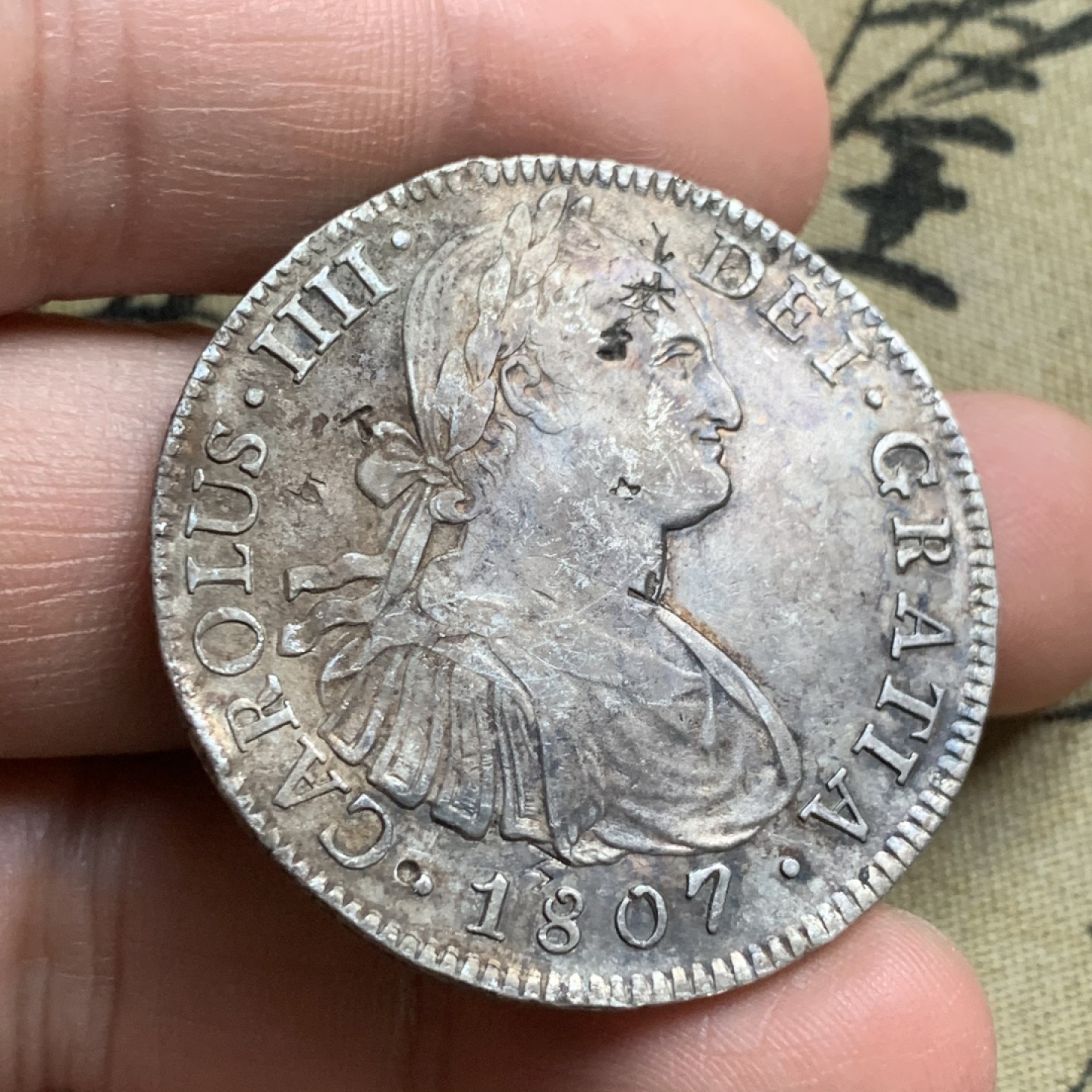 《竞宝斋》第44场-本周日，周一2场连拍（全场顺丰包邮） 墨西哥 1807年卡四8里亚尔双柱银币 双面深打带底光 戳记见图