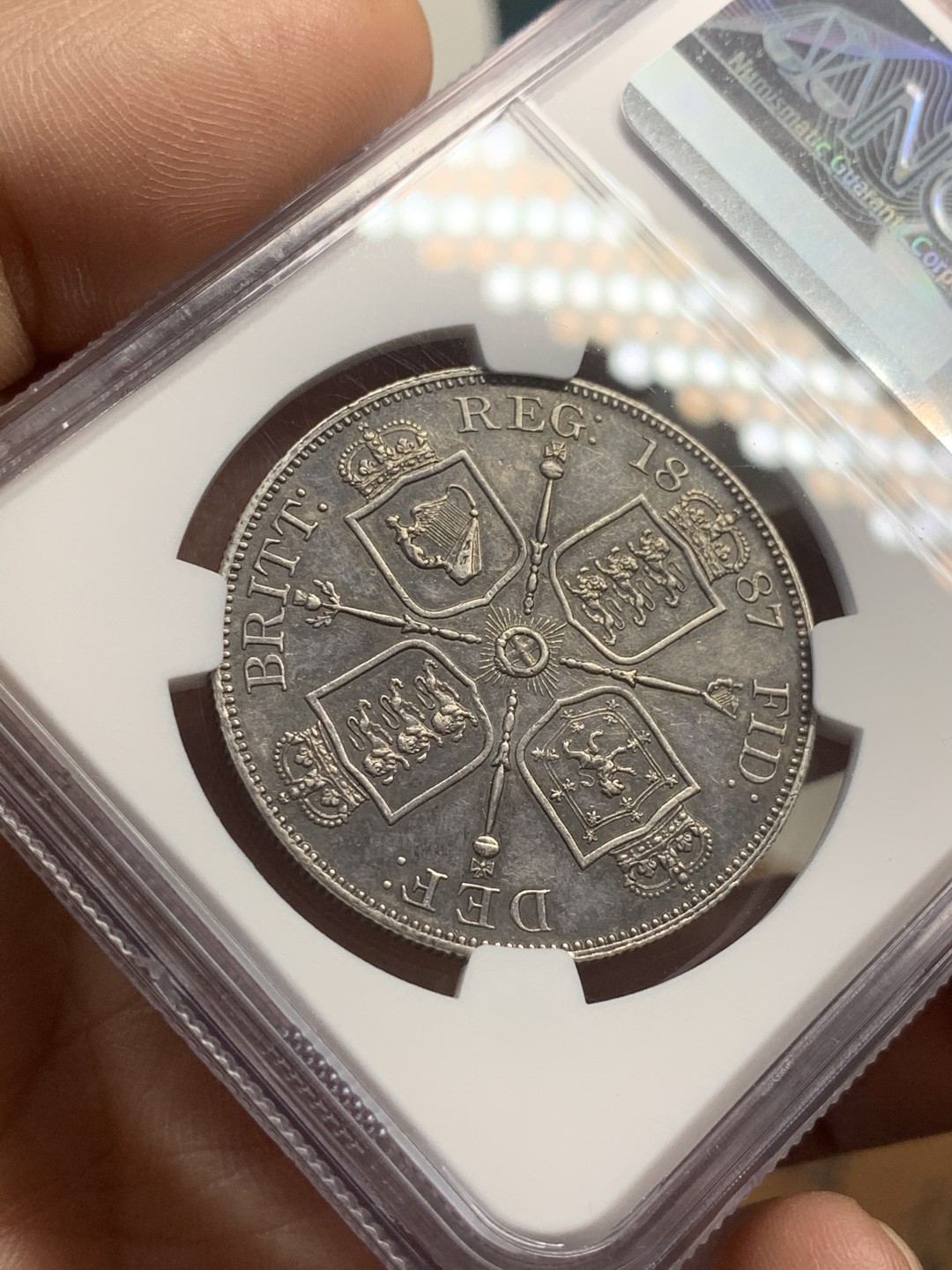 《竞宝斋》第44场-本周日，周一2场连拍（全场顺丰包邮） NGC严评 AUD1887英国维多利亚4S双弗罗林，昙花一现的面值（仅在1887-1890年间铸造，此后再未铸造发行），细节深峻，黑漆古包浆，年份日期阿拉伯数字1