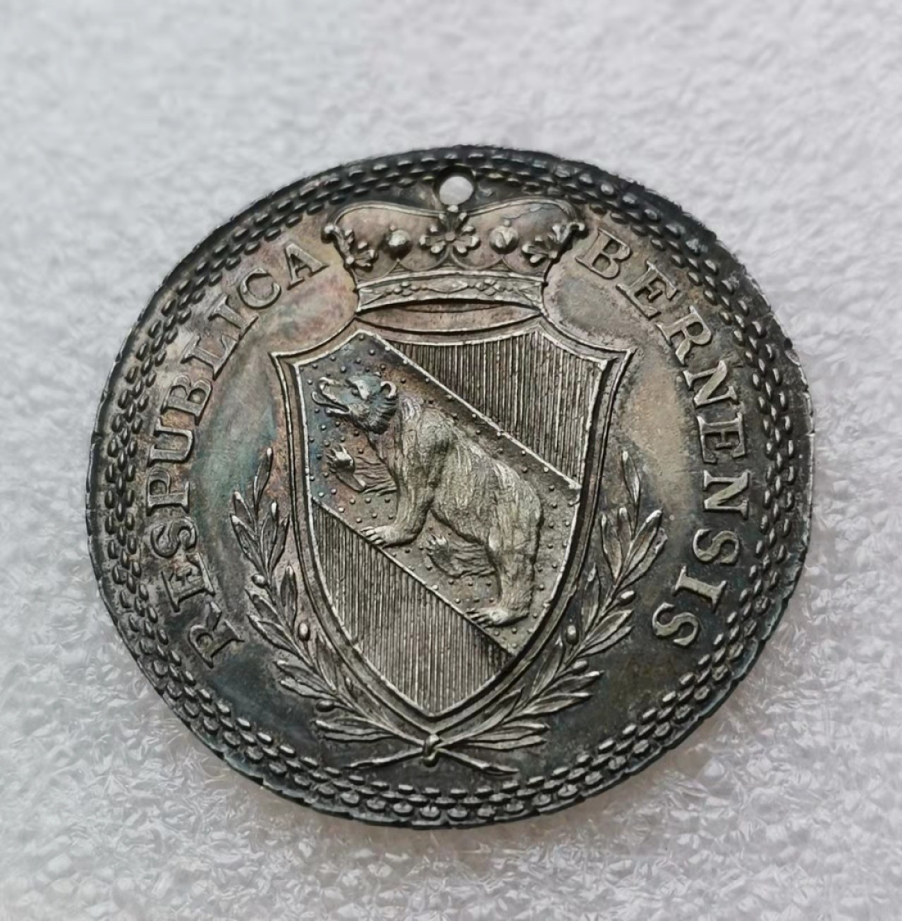 瓶子🏺第32期拍卖会 瑞士1800年学院银章稀少版（有孔）