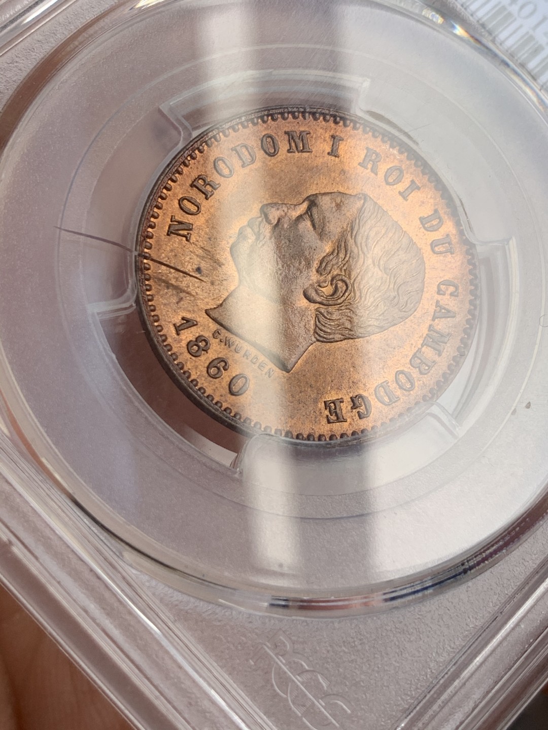 《竞宝斋》第44场-本周日，周一2场连拍（全场顺丰包邮） PCGS UNC 柬埔寨 1860年 5分铜币 巧克力包浆 东南亚上涨品种，盒子上有一小裂痕