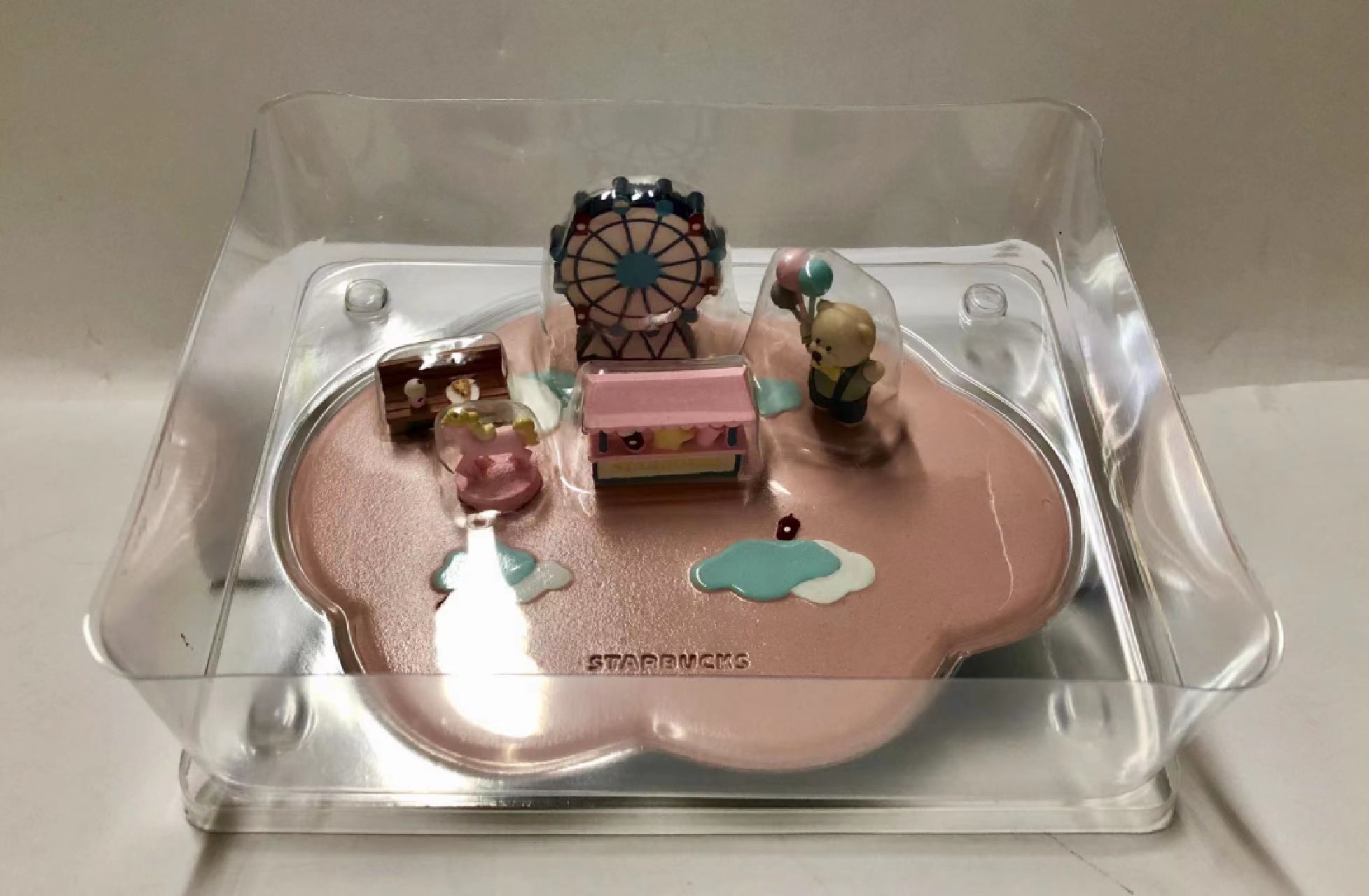 零元拍：原品全新星巴克圣诞节日庆典游乐场情景咖啡杯垫。独特的游乐场造型