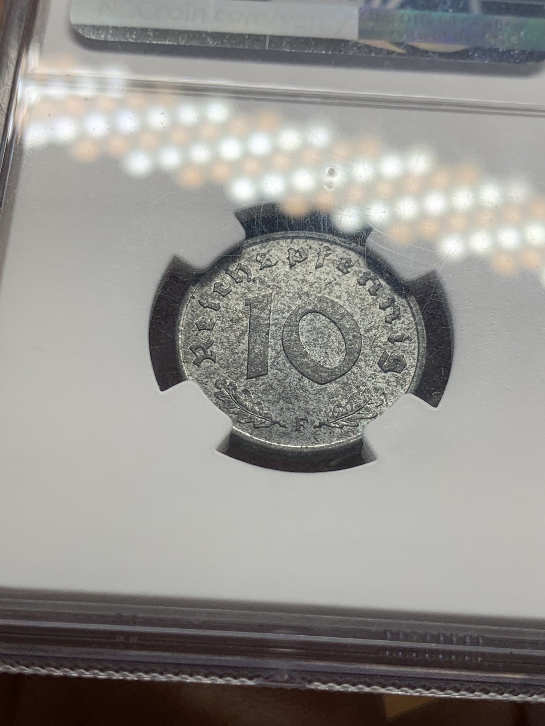 《竞宝斋》第44场-本周日，周一2场连拍（全场顺丰包邮） NGC MS63 盟军占德国 1948年F 10芬尼 拔毛鹰 锌币 锌币出分不易 63分已经算是高分了！