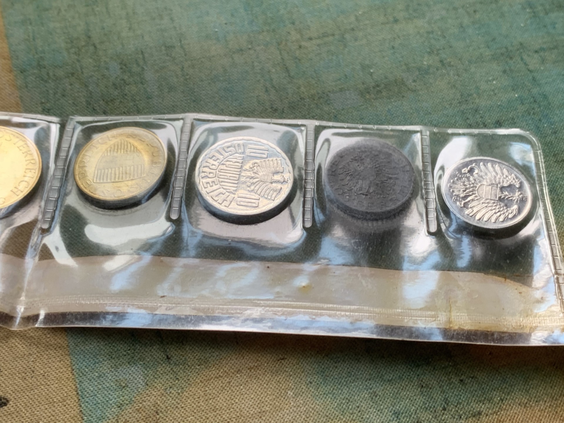 《竞宝斋》第44场-本周日，周一2场连拍（全场顺丰包邮） 1968年 奥地利精制套币 含2枚银币，5格罗申锌币有氧化