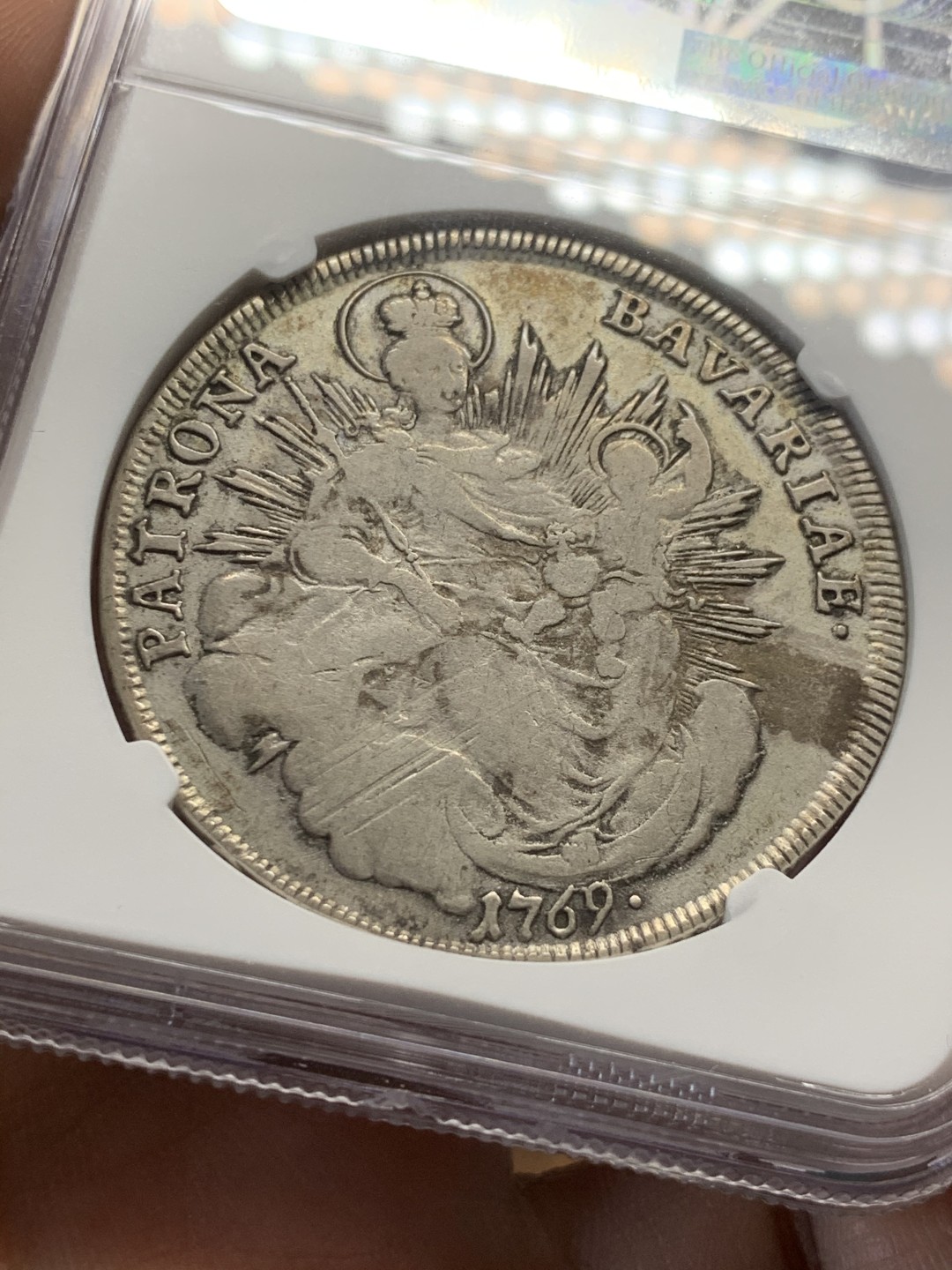 《竞宝斋》第44场-本周日，周一2场连拍（全场顺丰包邮） NGC-VF35 1769年 德国 巴伐利亚圣母抱婴 原味五彩老包浆