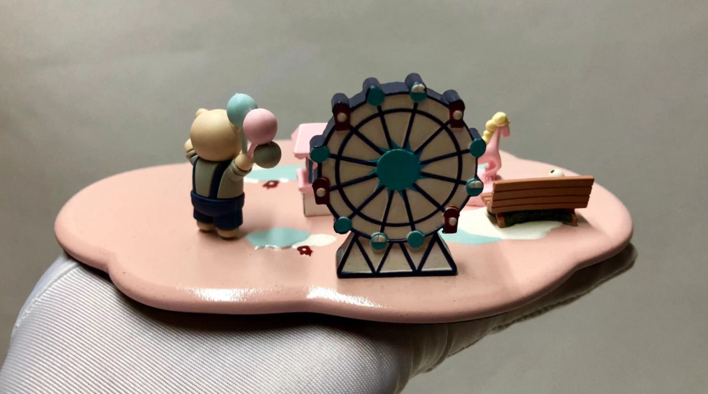 零元拍：原品全新星巴克圣诞节日庆典游乐场情景咖啡杯垫。独特的游乐场造型