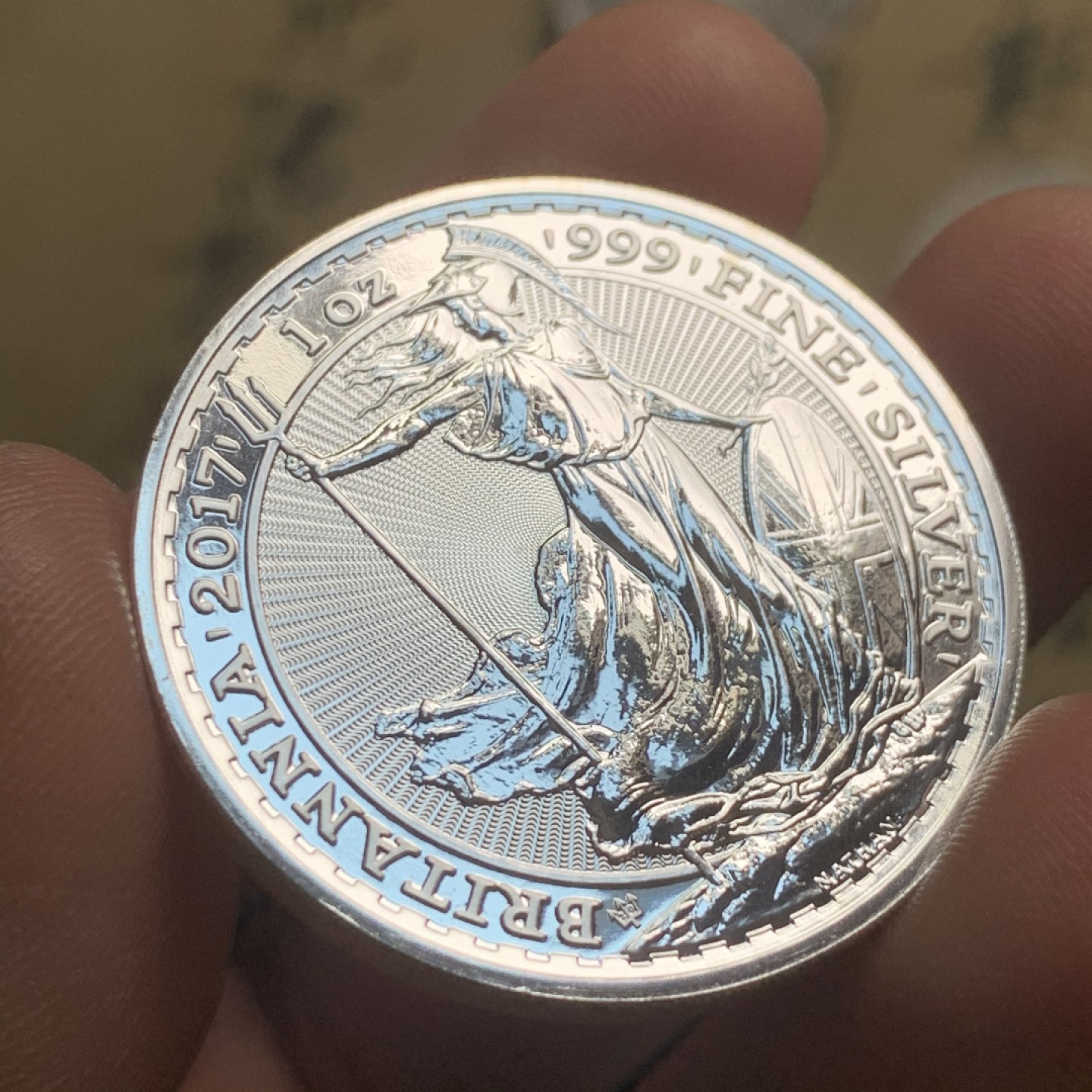 《竞宝斋》第44场-本周日，周一2场连拍（全场顺丰包邮） 英国 2017年 英国女王投资银币 1盎司 2英镑 999足银 品相俱佳！