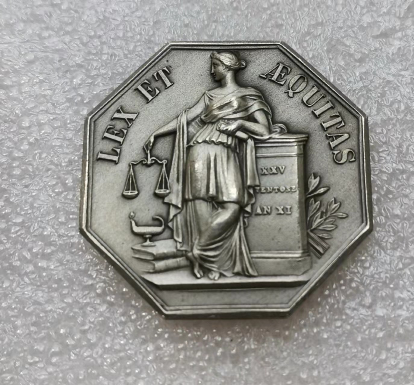 瓶子🏺第32期拍卖会 法国19-20世纪伊勒区公证处JETON银质八角