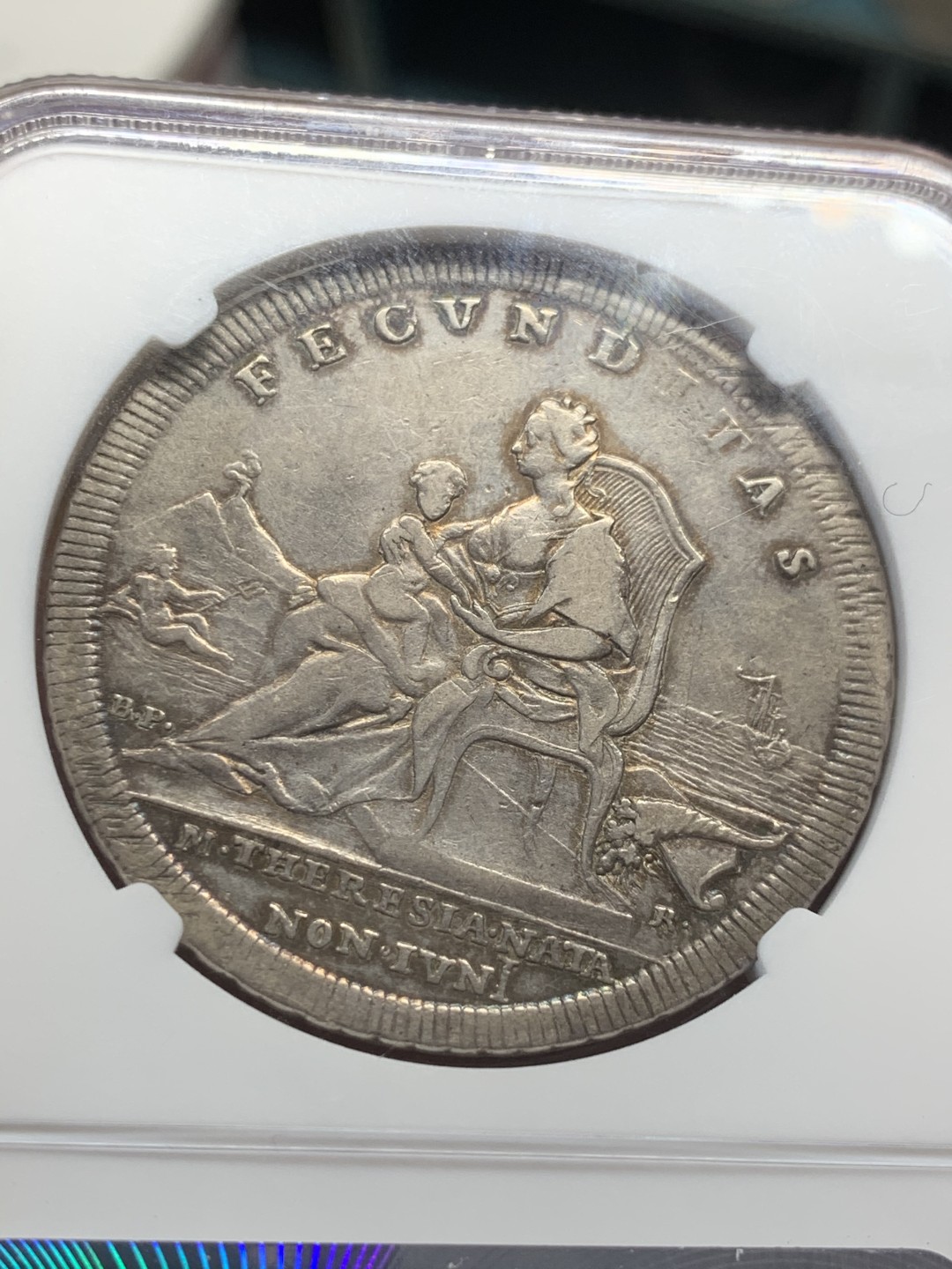 《竞宝斋》第44场-本周日，周一2场连拍（全场顺丰包邮） NGC-VF35 那不勒斯王国1772年“公主降生”120Grana 稀少题材品种 原味包浆