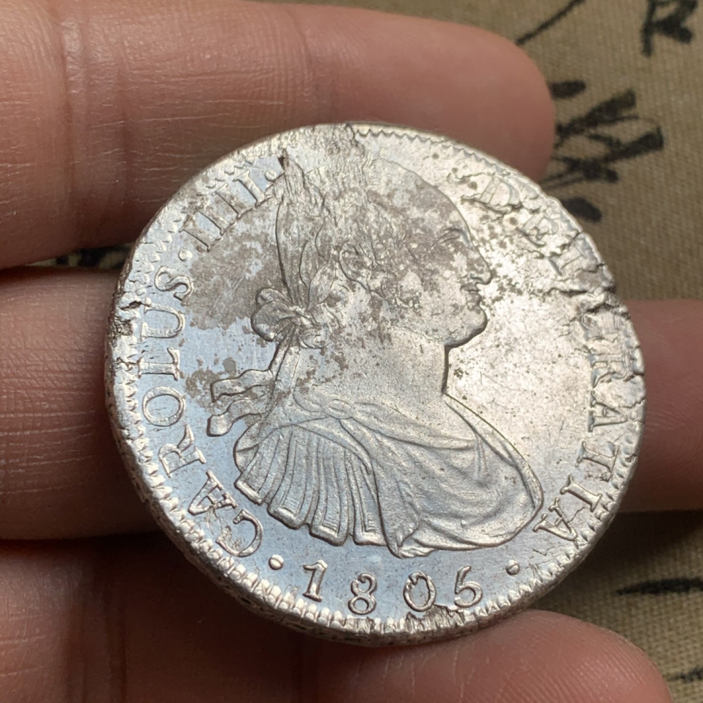 《竞宝斋》第44场-本周日，周一2场连拍（全场顺丰包邮） 墨西哥 1805年卡四8里亚尔双柱银币 双面深打