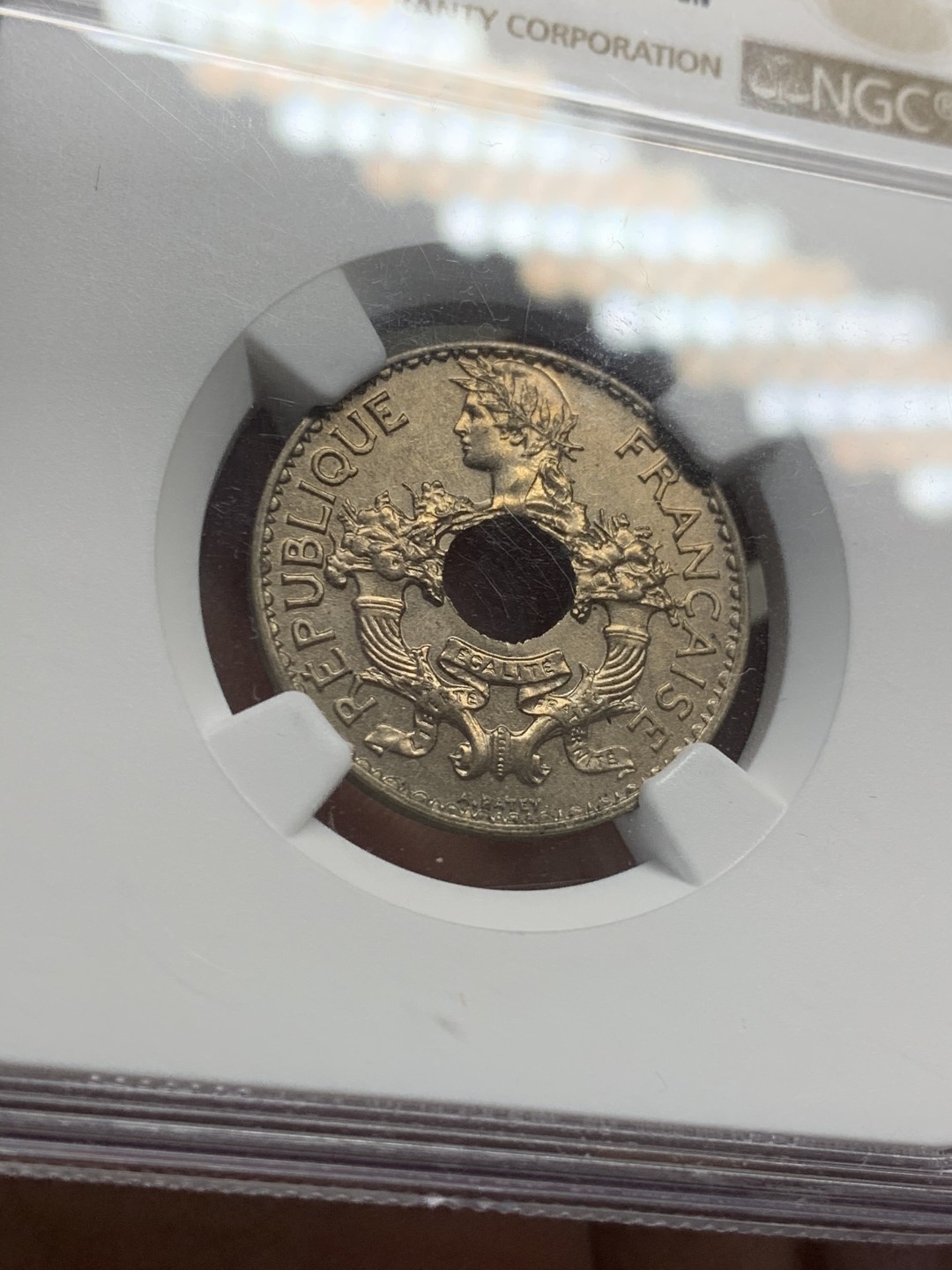 《竞宝斋》第44场-本周日，周一2场连拍（全场顺丰包邮） NGC-MS62 法属印支 1939年 5分 镍币