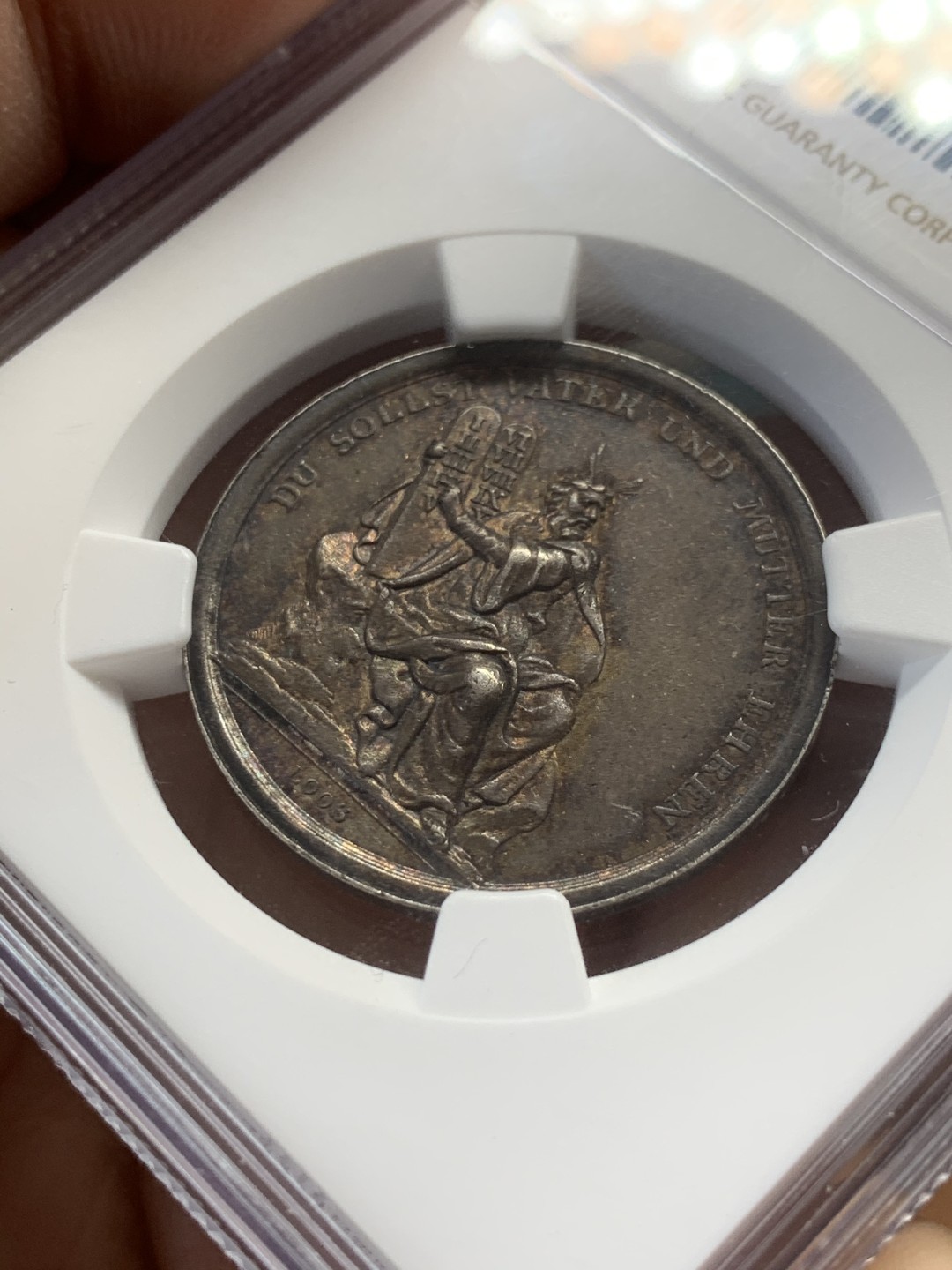 《竞宝斋》第44场-本周日，周一2场连拍（全场顺丰包邮） NGC AU50 德国 19世纪初儿童教育纪念银章 双面黑色包浆 双面带金彩，真正的黑金，LOOS作品，高浮雕