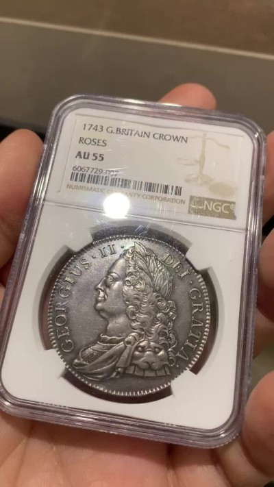 《竞宝斋》第44场-本周日，周一2场连拍（全场顺丰包邮） NGC-AU55 英国 1743年 1克朗银币 铁灰色包浆，细节上佳，乔治二世玫瑰克朗，汉诺威王朝早期克朗价格都不低