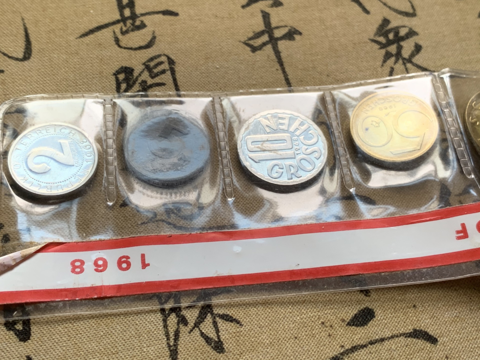 《竞宝斋》第44场-本周日，周一2场连拍（全场顺丰包邮） 1968年 奥地利精制套币 含2枚银币，5格罗申锌币有氧化