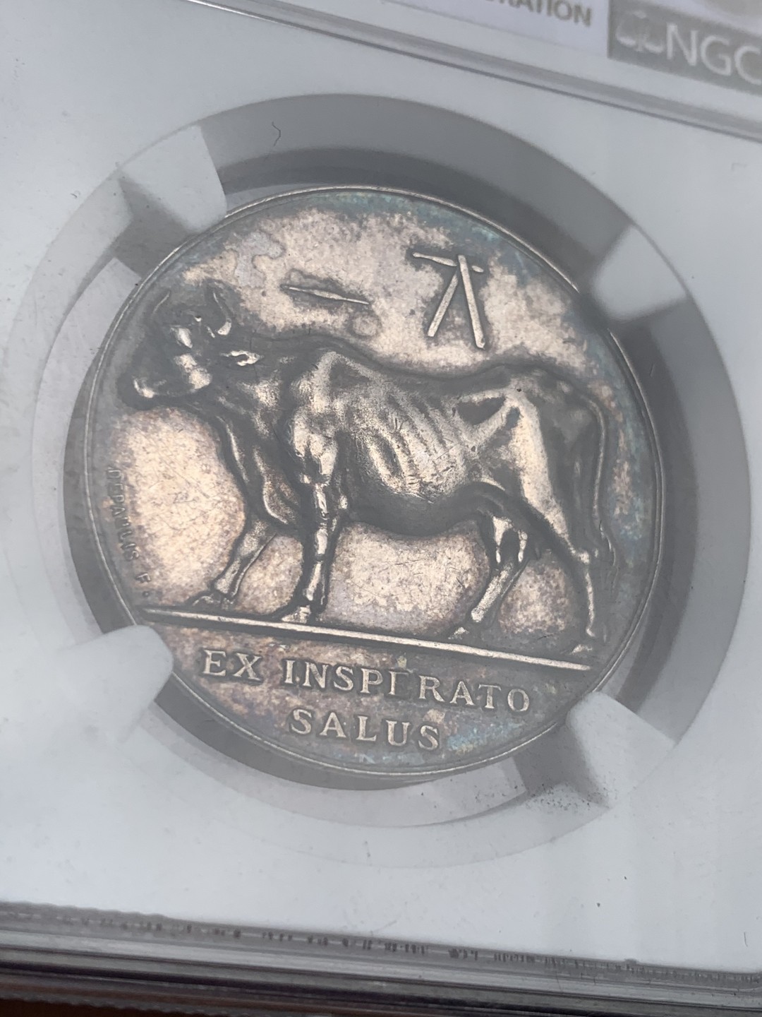 《竞宝斋》第44场-本周日，周一2场连拍（全场顺丰包邮） NGC AU58 法国1814年 接种牛痘纪念银章 直径33mm，黑包浆，环彩，高浮雕