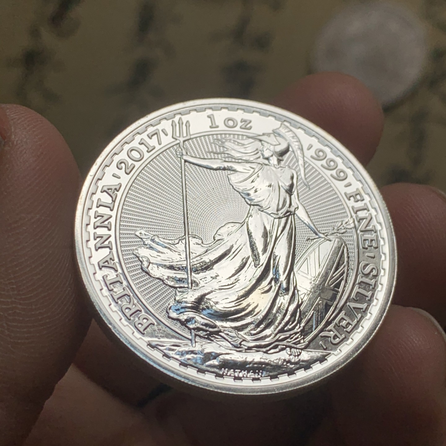 《竞宝斋》第44场-本周日，周一2场连拍（全场顺丰包邮） 英国 2017年 英国女王投资银币 1盎司 2英镑 999足银 品相俱佳！