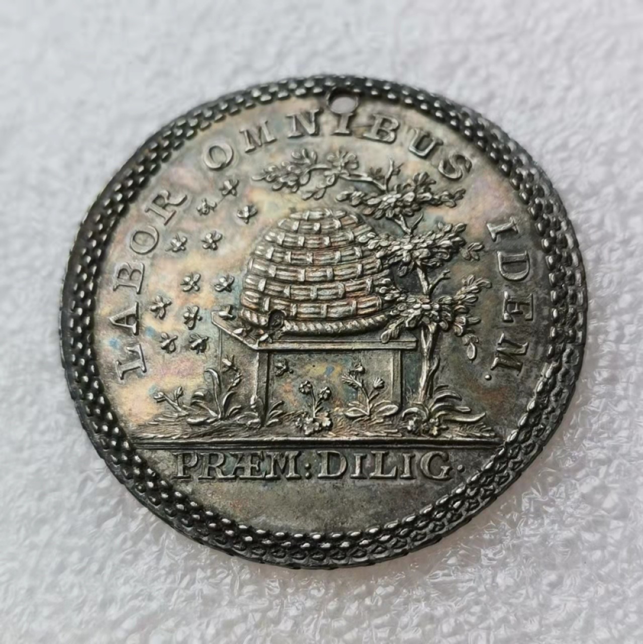 瓶子🏺第32期拍卖会 瑞士1800年学院银章稀少版（有孔）