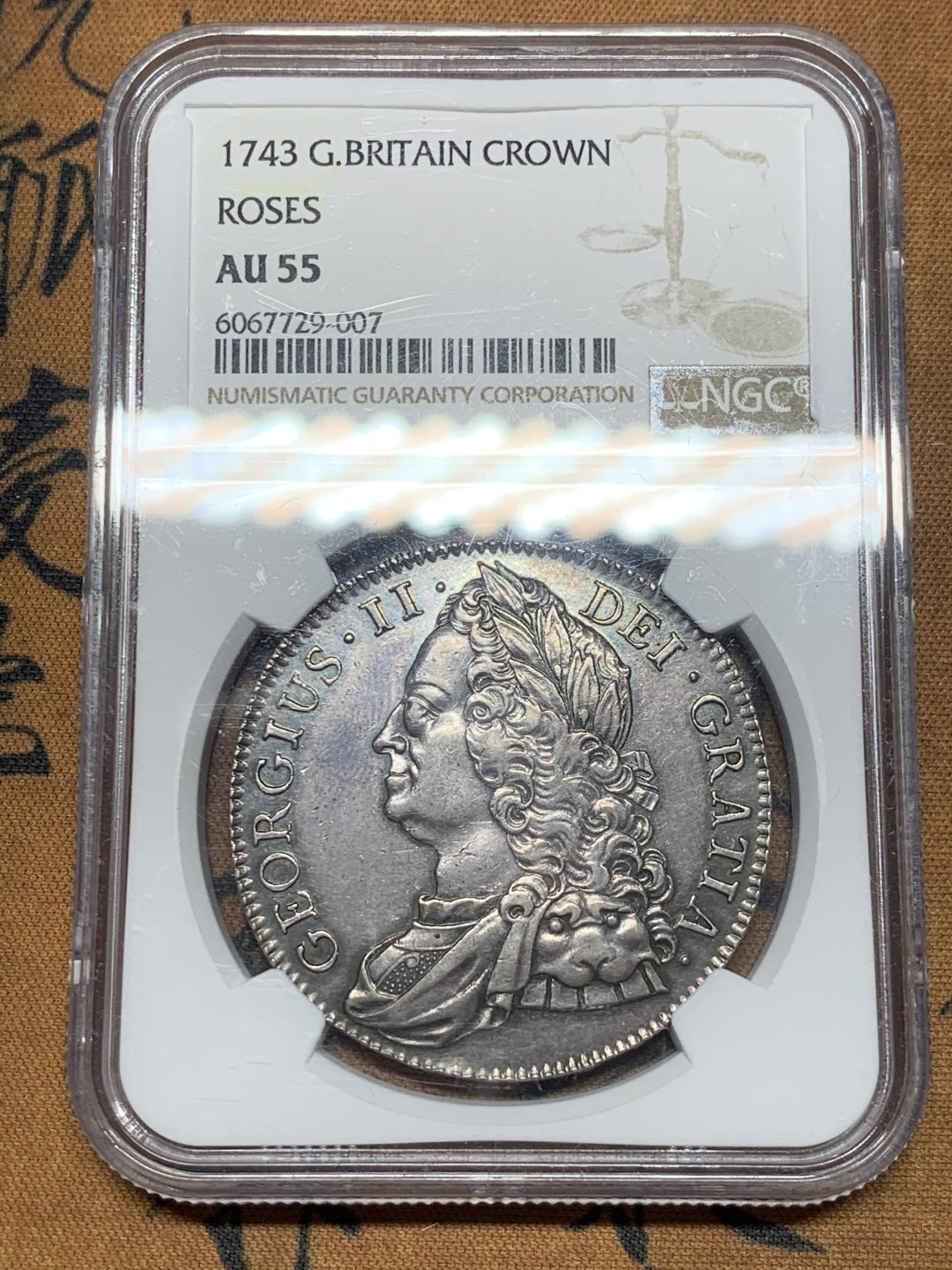 《竞宝斋》第44场-本周日，周一2场连拍（全场顺丰包邮） NGC-AU55 英国 1743年 1克朗银币 铁灰色包浆，细节上佳，乔治二世玫瑰克朗，汉诺威王朝早期克朗价格都不低