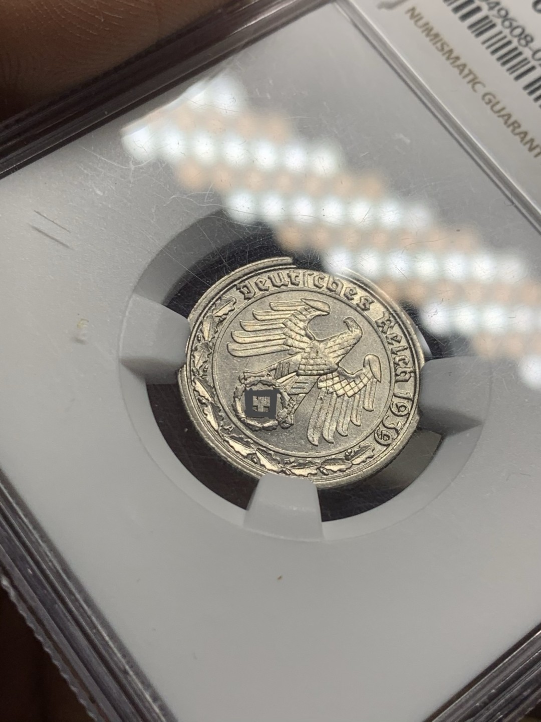 《竞宝斋》第44场-本周日，周一2场连拍（全场顺丰包邮） NGC MS63 德三 1939A 50芬尼 镍币 因为回炉造武器存世稀少 固也叫坦克币 此币存世少高分更是寥寥无几！ 63分可以算是季军分数了！