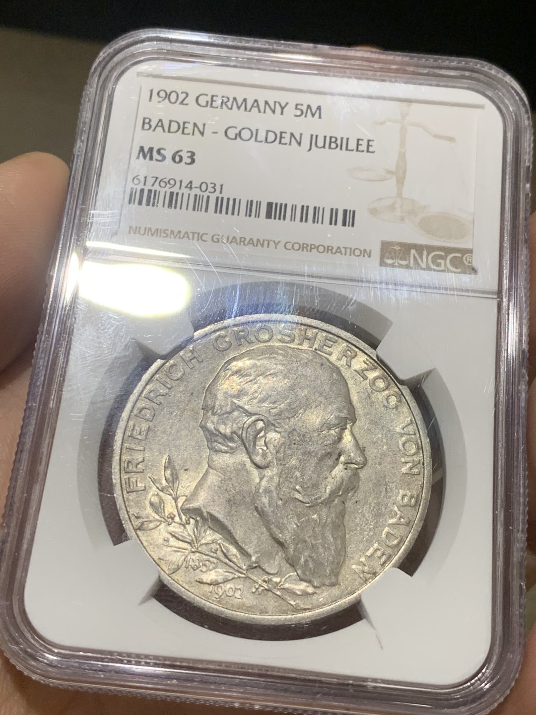 《竞宝斋》第44场-本周日，周一2场连拍（全场顺丰包邮） NGC MS63 德国巴登1902年 登基50周年 5马克 大银币 原味车轮光