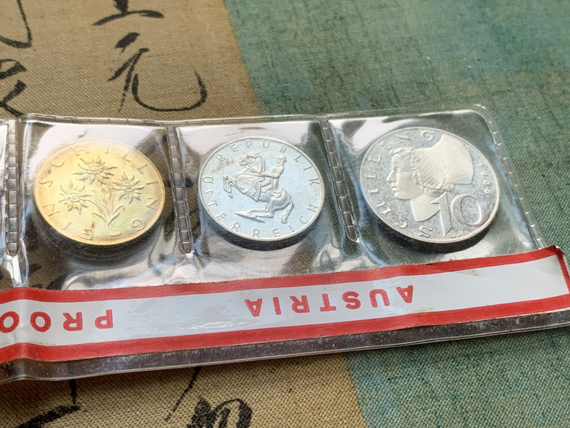 《竞宝斋》第44场-本周日，周一2场连拍（全场顺丰包邮） 1968年 奥地利精制套币 含2枚银币，5格罗申锌币有氧化