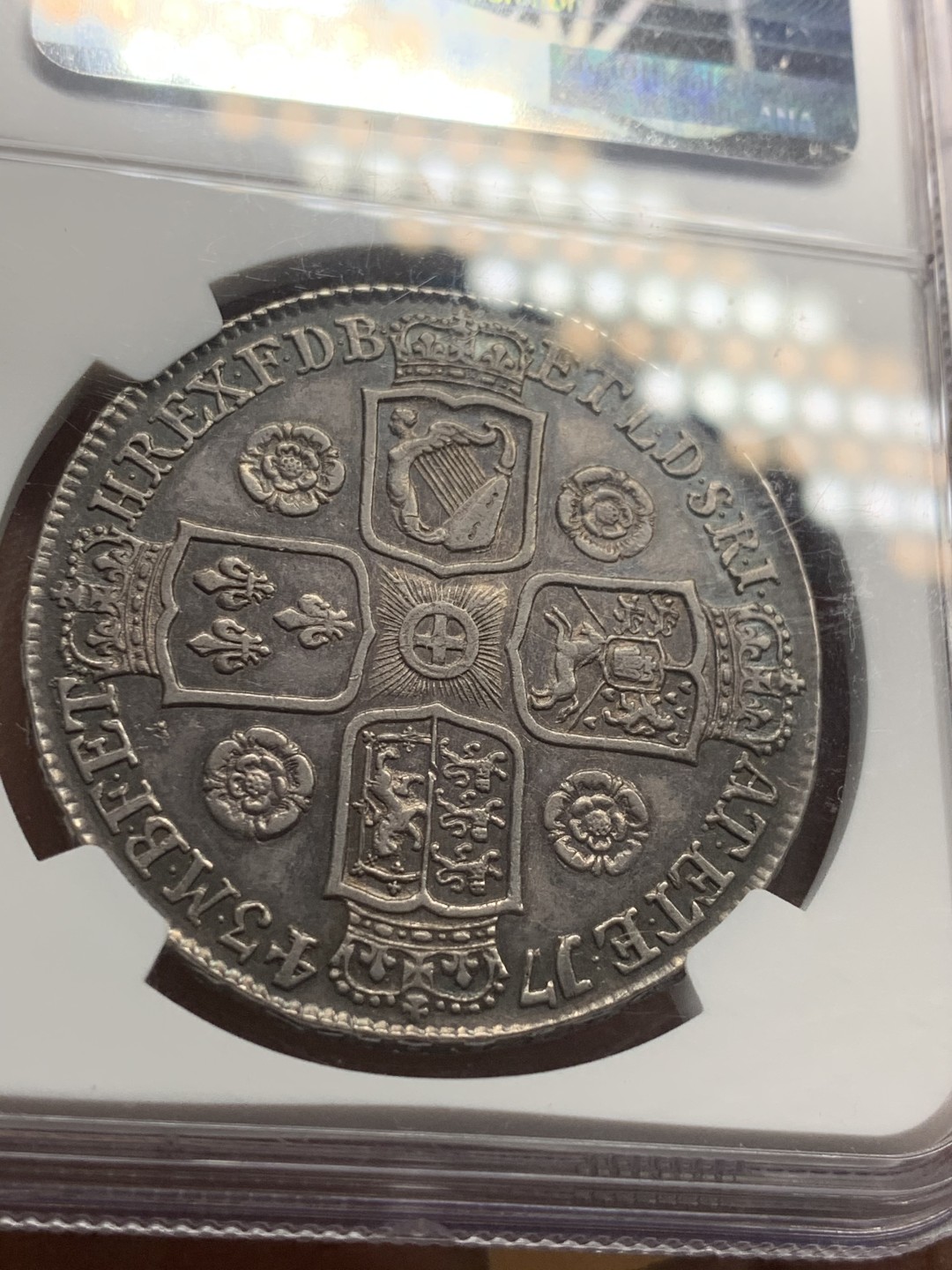 《竞宝斋》第44场-本周日，周一2场连拍（全场顺丰包邮） NGC-AU55 英国 1743年 1克朗银币 铁灰色包浆，细节上佳，乔治二世玫瑰克朗，汉诺威王朝早期克朗价格都不低