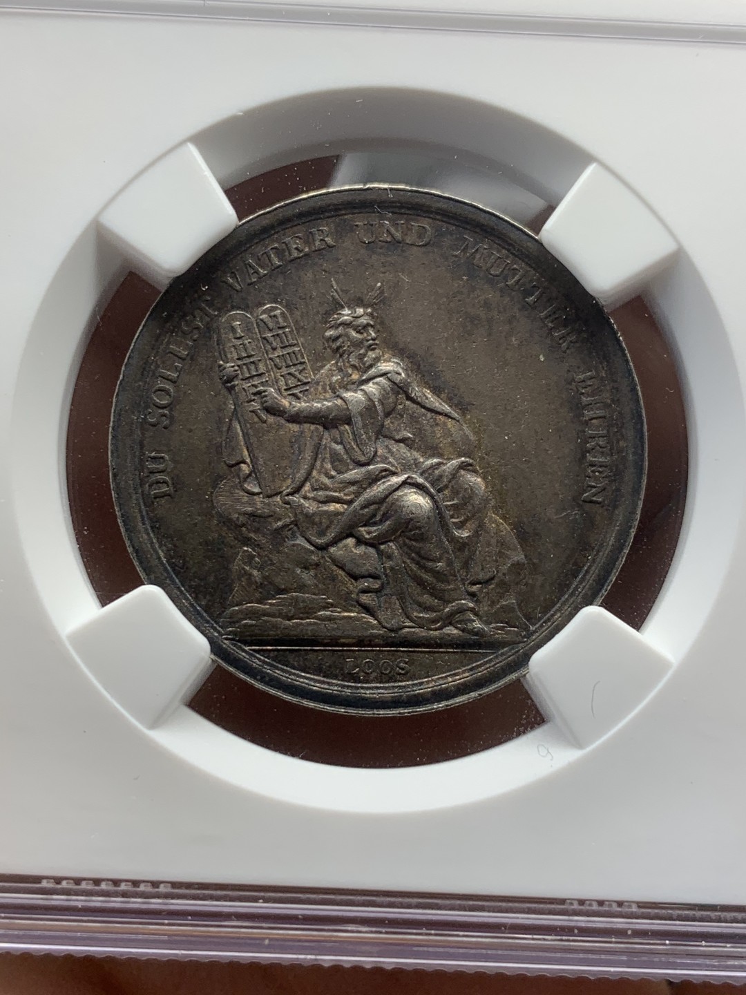 《竞宝斋》第44场-本周日，周一2场连拍（全场顺丰包邮） NGC AU50 德国 19世纪初儿童教育纪念银章 双面黑色包浆 双面带金彩，真正的黑金，LOOS作品，高浮雕