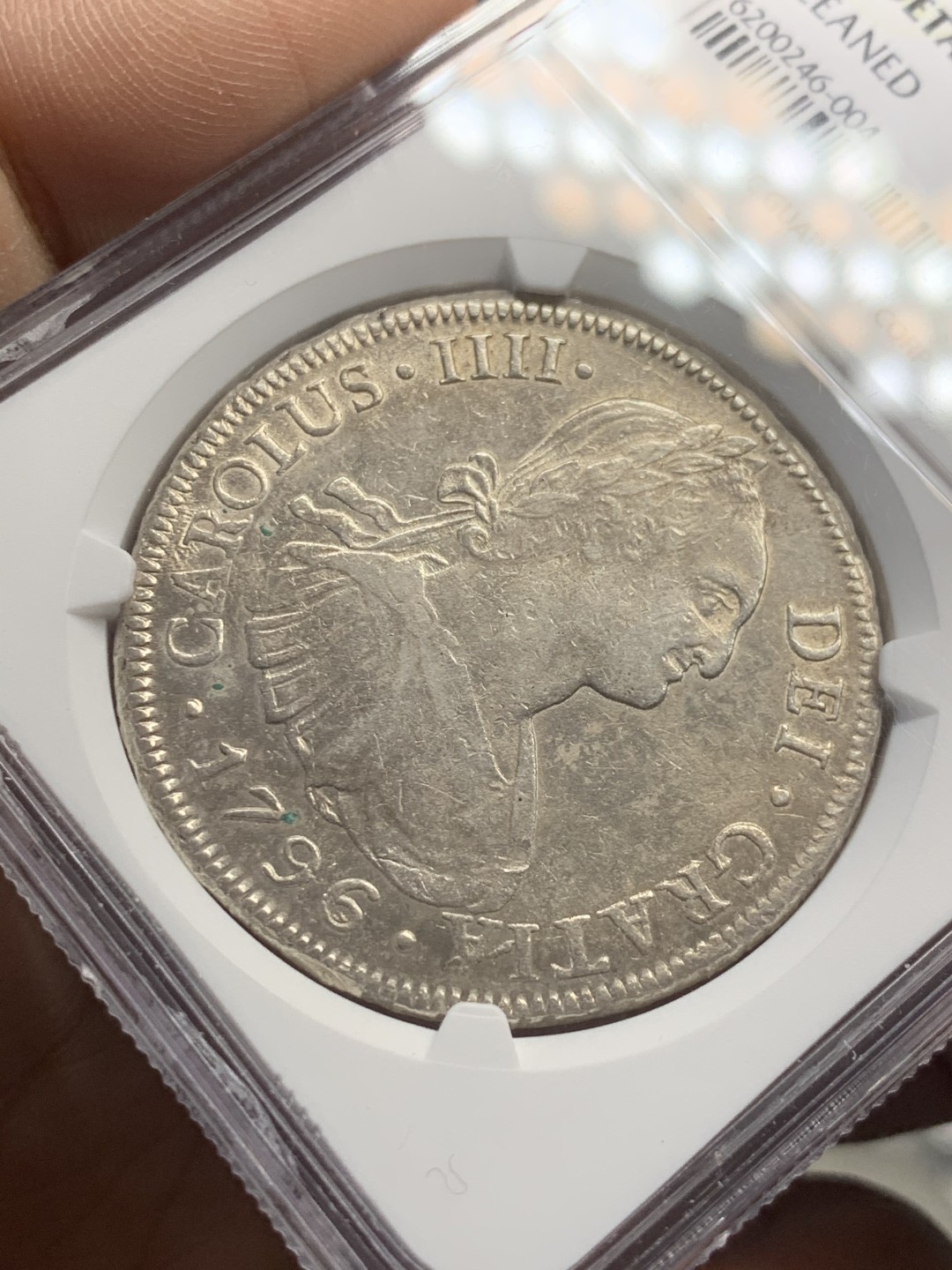 《竞宝斋》第44场-本周日，周一2场连拍（全场顺丰包邮） NGC评级 玻利维亚 1796年 卡四 双柱8R 大银币 双面深打 光线十足