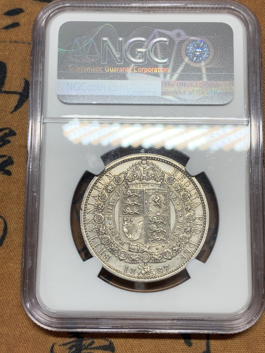 《竞宝斋》第44场-本周日，周一2场连拍（全场顺丰包邮） NGC严评 AUD1887英国维多利亚高冠半克朗1/2克朗银币，1887年为维多利亚高冠克朗首年，英系入门好品种，状态不错，细节好