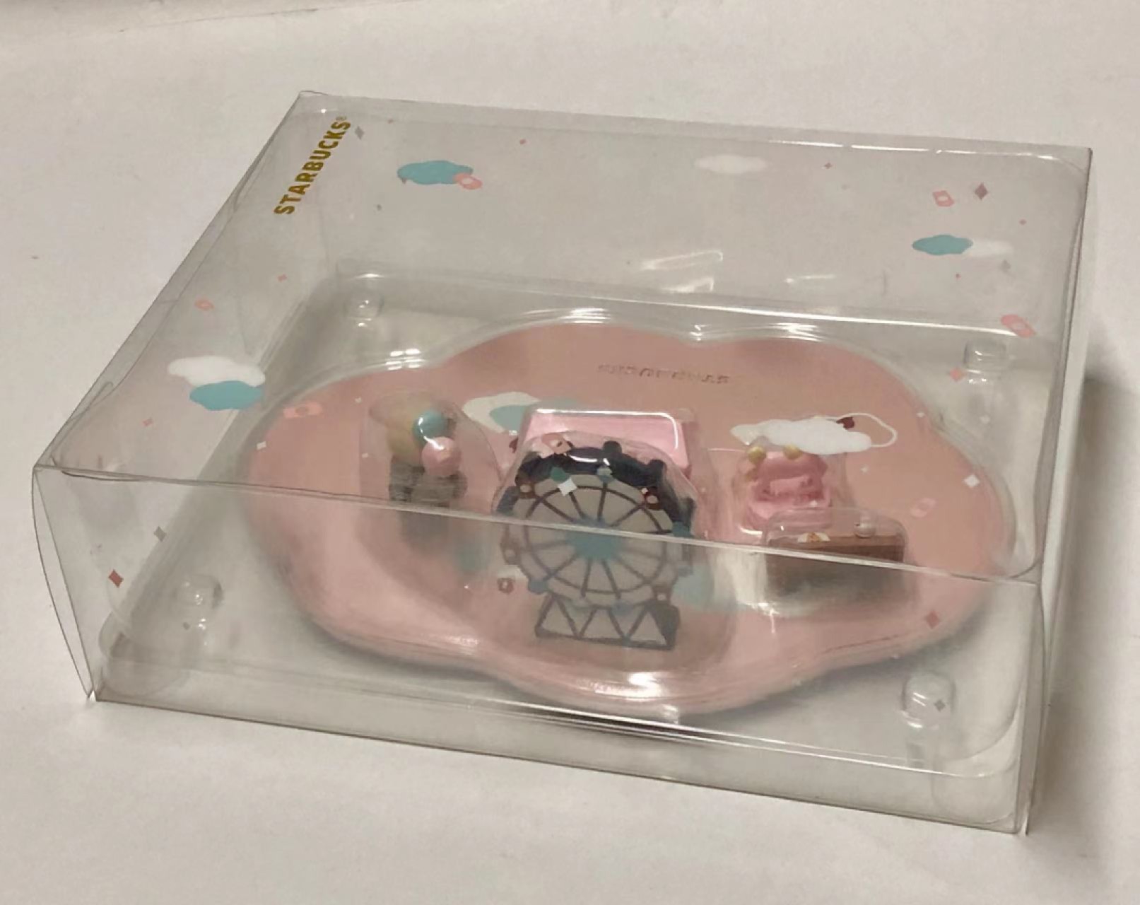 零元拍：原品全新星巴克圣诞节日庆典游乐场情景咖啡杯垫。独特的游乐场造型