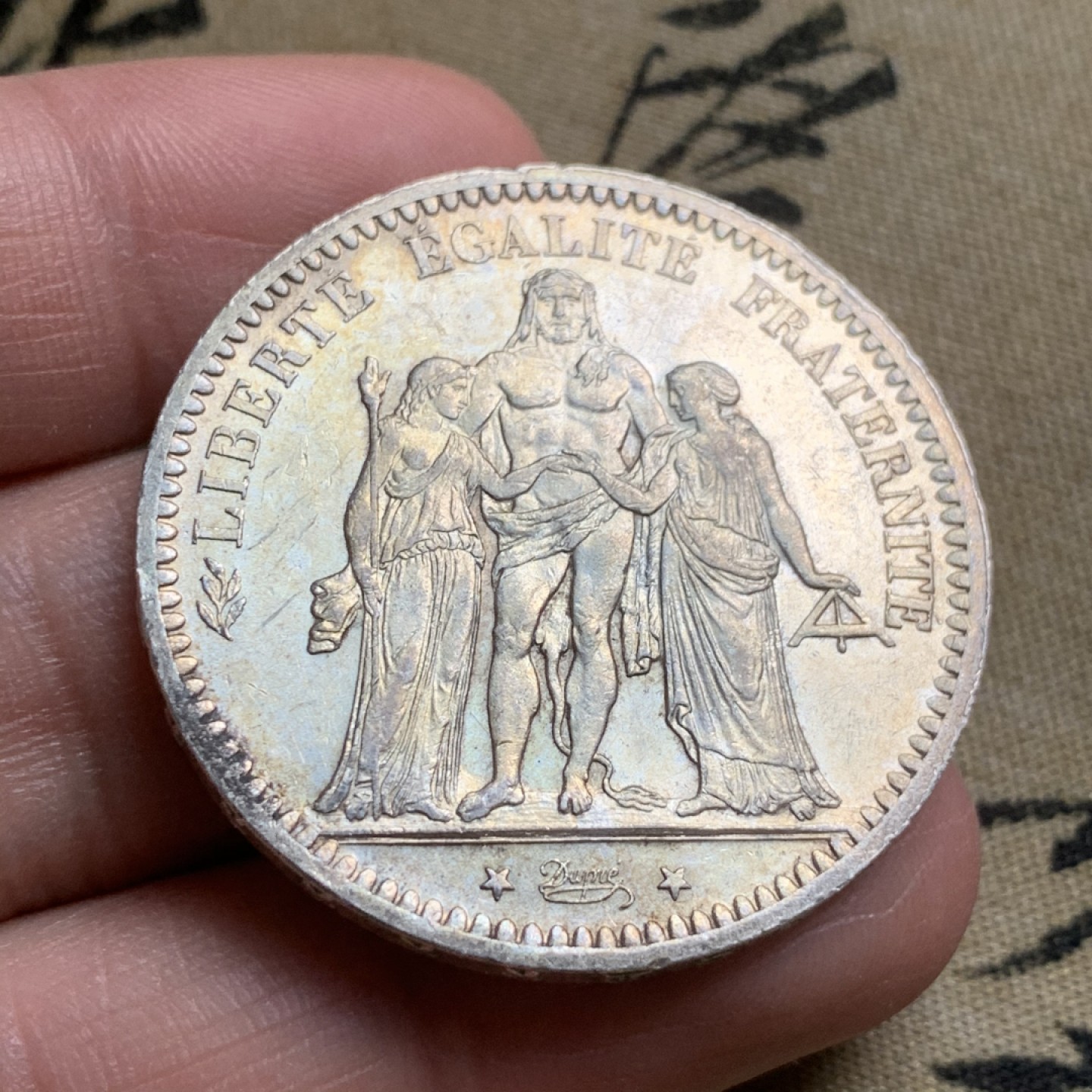 《竞宝斋》第44场-本周日，周一2场连拍（全场顺丰包邮） 法国 1873年大力神5法郎大银币 带光金彩好状态 高点都在UNC品相