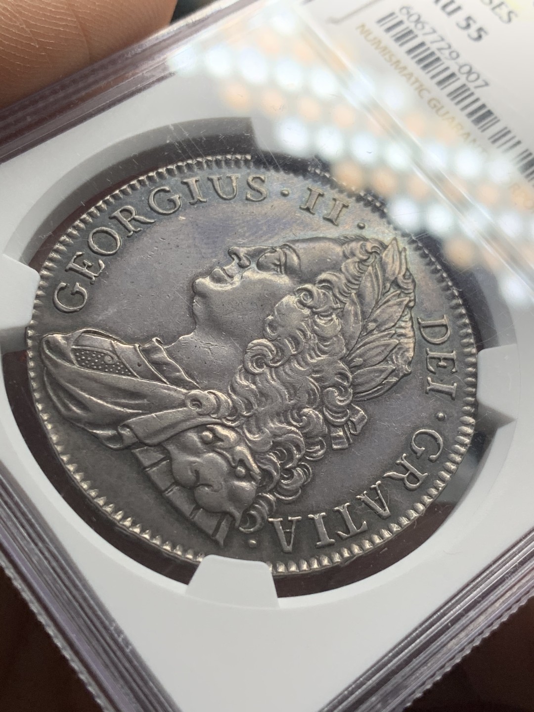 《竞宝斋》第44场-本周日，周一2场连拍（全场顺丰包邮） NGC-AU55 英国 1743年 1克朗银币 铁灰色包浆，细节上佳，乔治二世玫瑰克朗，汉诺威王朝早期克朗价格都不低