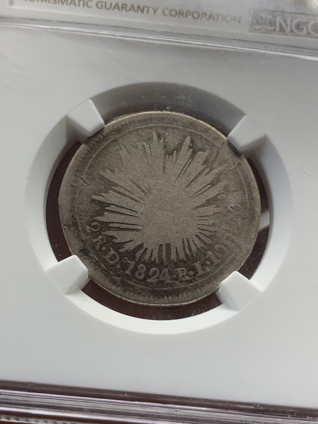 《竞宝斋》第44场-本周日，周一2场连拍（全场顺丰包邮） NGC VG8（亚军分）1824年墨西哥MO曲颈鹰2R银币（NO DOT BEFORE 2R），鹰洋鼻祖，P+N一起只有3枚记录，NO DOT BEFORE 2R 该版别少见