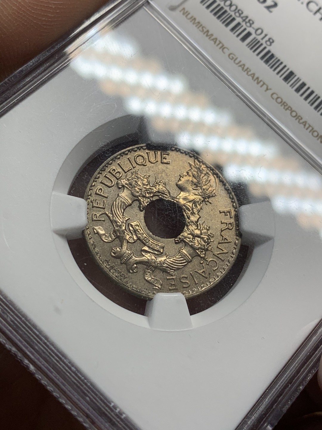 《竞宝斋》第44场-本周日，周一2场连拍（全场顺丰包邮） NGC-MS62 法属印支 1939年 5分 镍币