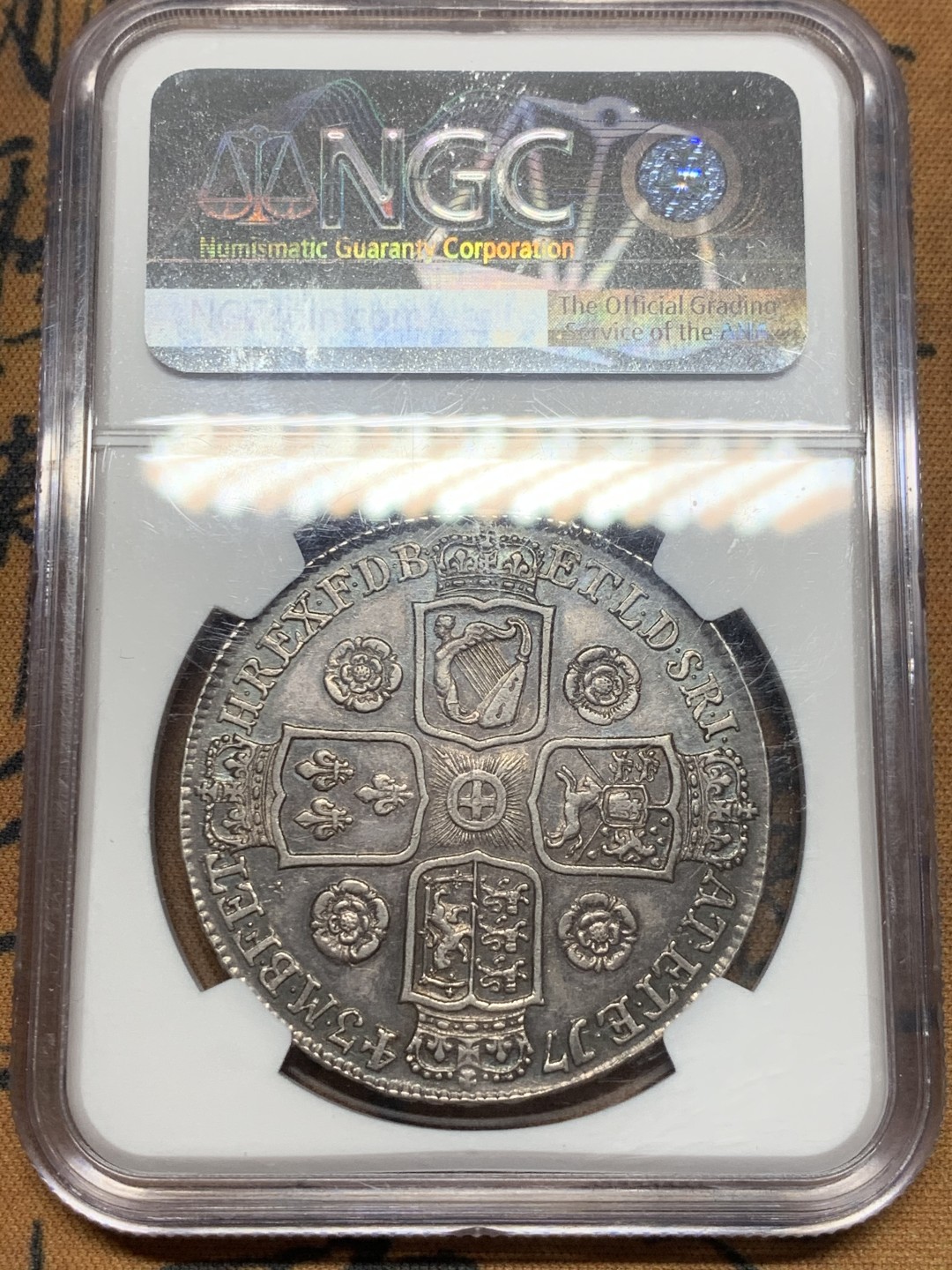 《竞宝斋》第44场-本周日，周一2场连拍（全场顺丰包邮） NGC-AU55 英国 1743年 1克朗银币 铁灰色包浆，细节上佳，乔治二世玫瑰克朗，汉诺威王朝早期克朗价格都不低