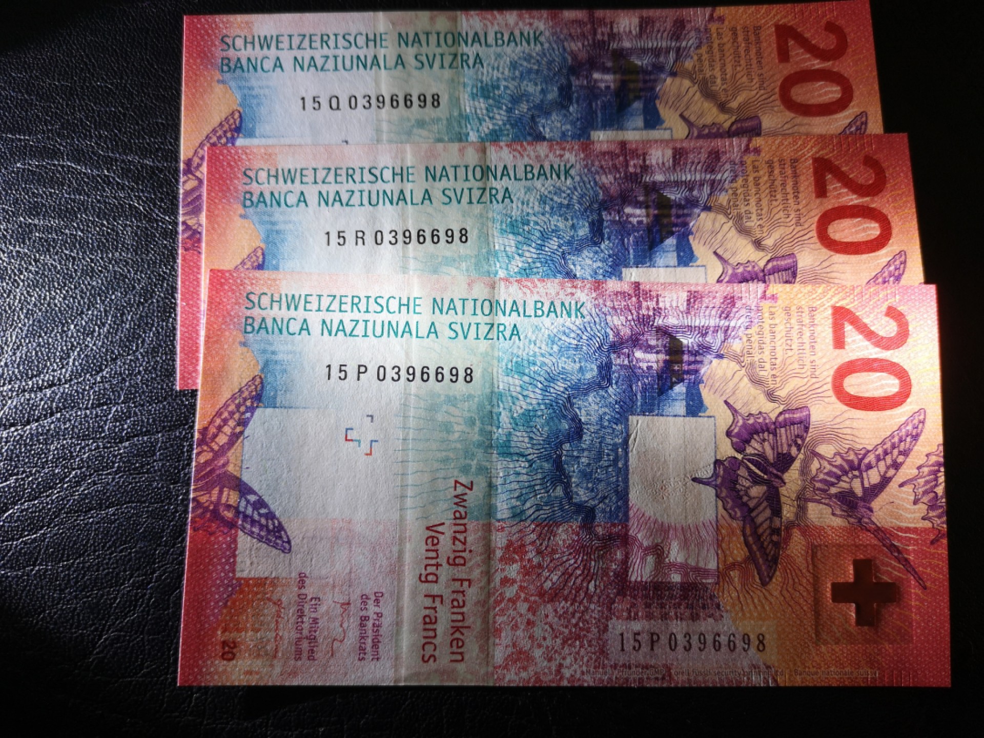 《外钞收藏家》第一百七十三期拍卖 2015年瑞士20法郎 全同号三张 全新UNC 无47