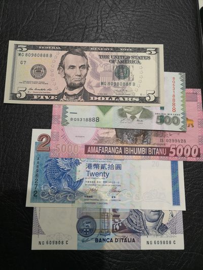 《外钞收藏家》第一百七十三期拍卖 - 五张纸币 有豹子号 AA冠 靓号 全新UNC