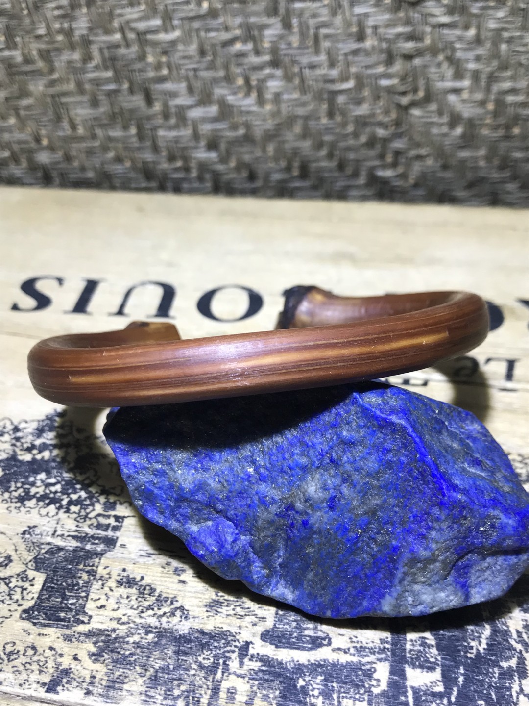 精品无节金刚藤手镯一条，