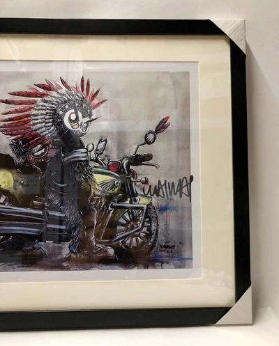 零元拍：歪歪亲笔签名复制画《酋长》，外框尺寸：53X41CM，拍品含精美镜框。