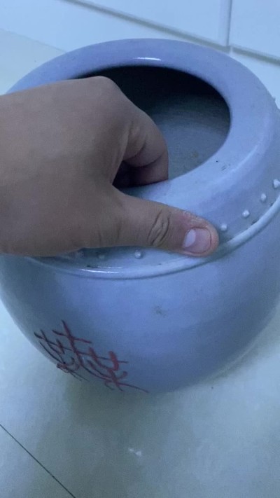 明代红彩万寿无疆鼓钉纹缸