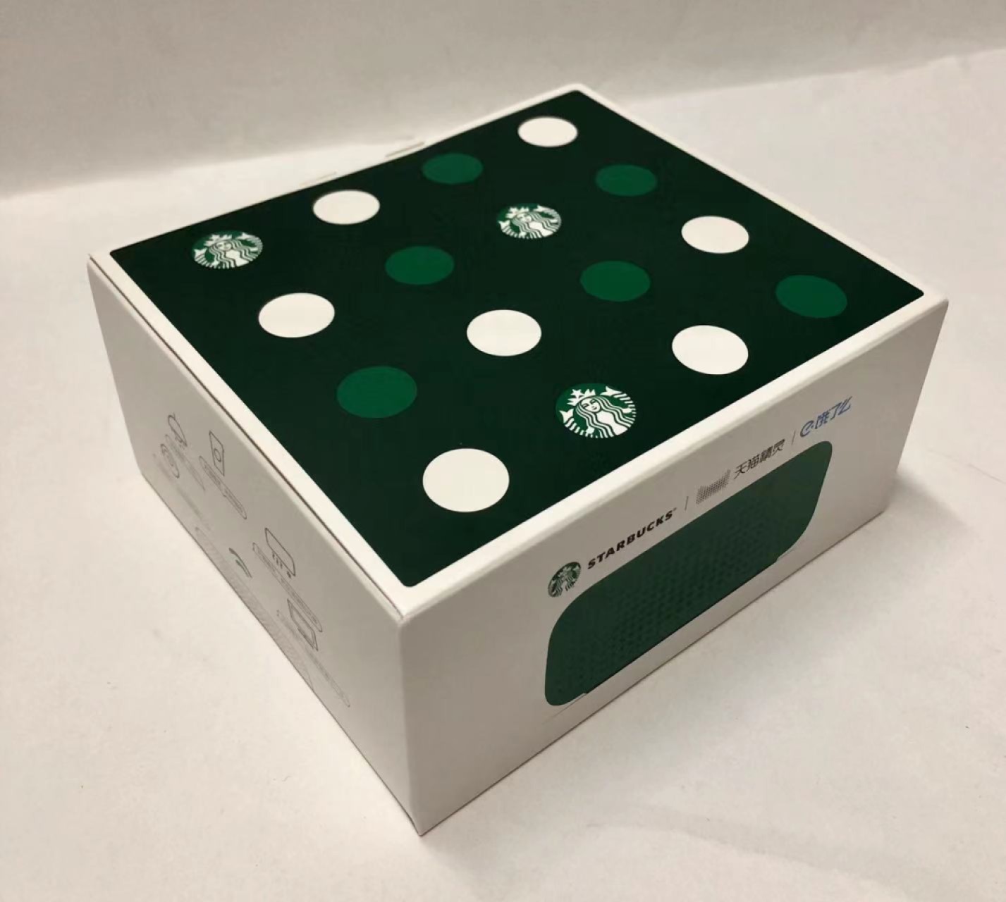 零元拍：星巴克原品全新天猫精灵音箱。