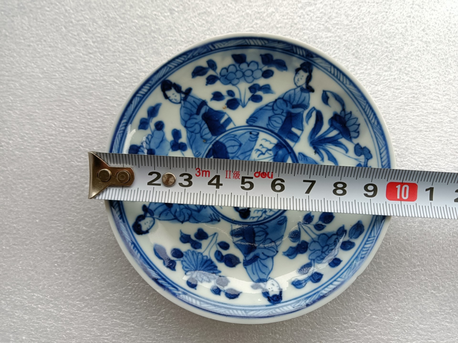 清康熙青花仕女赏花纹小盘
