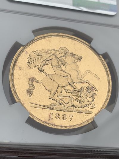 NGC-UNC 英国 1887年 维多利亚 高冠 马剑 5镑 大金币 40克 高点具在，细节非常的优秀